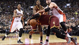 LeBronas Jamesas ir Jonas Valančiūnas