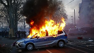 Frankfurte dega policijos automobilis