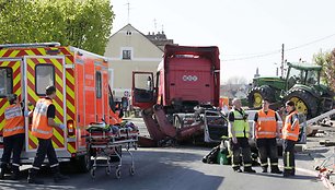 Traukinio avarija pervažoje, Prancūzijoje