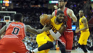 Aaronas Brooksas, Kyrie Irving ir Kirkas Hinrichas
