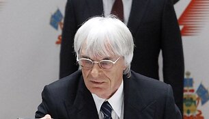 B.Ecclestone'as ir V.Putinas pasira&scaron;ė sutartį dėl F1 lenktynių Rusijoje