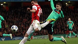 Robinas van Persie (kairėje)