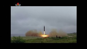 siaures-korejos-paleistos-raketos-nukrito-japonijos-vandenyse