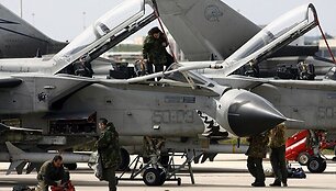 Italų &bdquo;Tornado&ldquo; naikintuvai