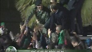 Khamisas Kadhafi (kairėje)