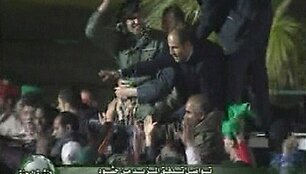 Khamisas Kadhafi (kairėje)