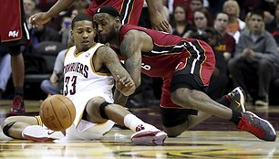 Alonzo Gee ir LeBronas Jamesas