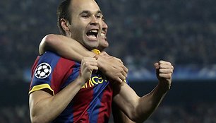 Andresas Iniesta džiaugiasi įvarčiu.