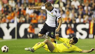 Roberto Soldado ir Carlosas Marchena (geltona apranga)