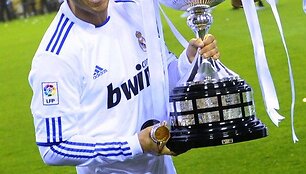 Cristiano Ronaldo laiko taurę