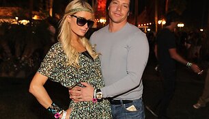 Paris Hilton su draugu Cy Waitsu trečiąją festivalio dieną