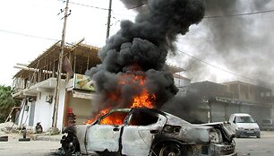 Degantis policijos automobilis
