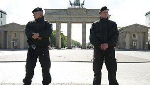 Policinkai prie Brandenburgo vartų