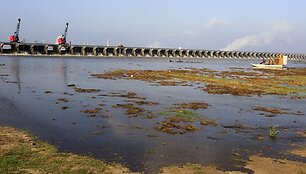 Luizianoje atveriami &scaron;liuzo vartai, siekiant sumažinti vandens spaudimą.