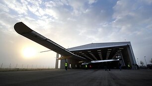 I&scaron; angaro i&scaron;varomas &bdquo;Solar Impulse&ldquo; lėktuvas