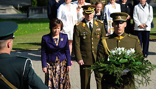 Rasa Juknevičienė ir Arvydas Pocius (centre)