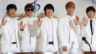 Pietų Korėjos grupės &bdquo;B2st&ldquo; nariai