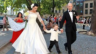 Algirdas Radzevičius ir Milisandra Kvaraciejūtė-Radzevičienė su sūneliu Roku
