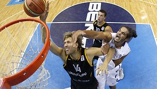 Dirkas Nowitzki (su kamuoliu)