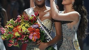 „Mis Visata 2011“ konkurso nugalėtoja Leila Lopes (kairėje)