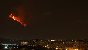 Etna ugnikalnis lieja lavą