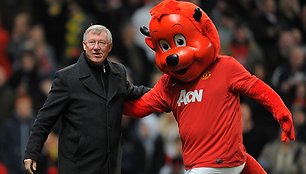 „Manchester United“ menedžeris Alexas Fergusonas (kairėje) ir „Fred the Red“