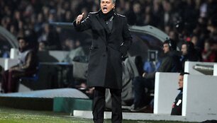 Jose Mourinho patenkintas lygiosiomis, bet ne teisėjų darbu.