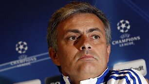 Jose Mourinho sieks komandą atvesti į stipriausiųjų a&scaron;tuntuką.
