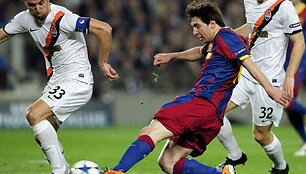 Mačo akimirka. D.Srna prie&scaron; L.Messi