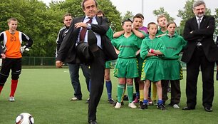 Michelis Platini vie&scaron;i Lietuvoje