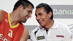 Felipe Reyesas (kairėje) pasirengęs kautis Europos čempionate vedinas Sergio Scariolo 
