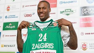 &bdquo;Žalgirio&ldquo; naujokas Sonny Weemsas Vilniaus oro uoste