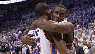 Serge Ibaka ir Kevinas Durantas