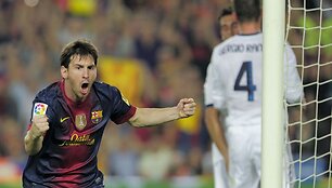 Lionelis Messi po įvarčio 31-ą min.