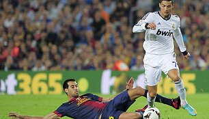 Sergio Busquetsas ir Cristiano Ronaldo