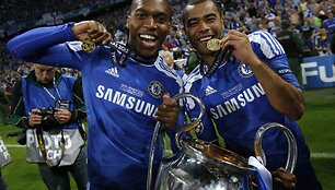 Didier Drogba ir Ashley Cole'as
