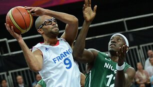 Komanda į peržiūrą pasikvietė Nigerijos nacionalinės rinktinės puolėją Ejike Ugboaja (de&scaron;inėje).