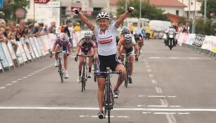 Inga Čilvinaitė tapo pirmąja europiete, kuri triumfavo dviratininkių lenktynėse Kosta Rikoje