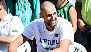 Jonas Valančiūnas stebi finalines varžybas Palangoje