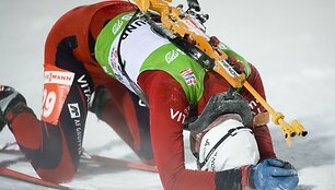 Biatlono legenda Bjoerndalenas griuvo ir nei&scaron;kovojo dar vieno titulo Pasaulio taurės varžybose 
