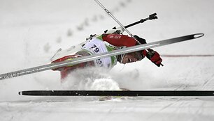 Biatlono legenda Bjoerndalenas griuvo ir nei&scaron;kovojo dar vieno titulo Pasaulio taurės varžybose 