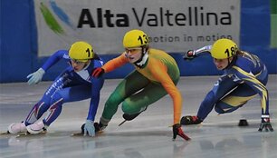 Agnė Sereikaitė (viduryje) 
