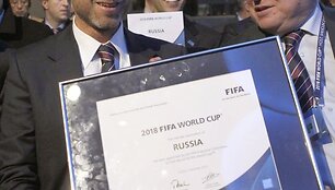 Romanas Abramovičius ir Nižnij Novgorodo gubernatorius Vitalijus &Scaron;ancevas džiaugiasi teise rengti pasaulio čempionatą.
