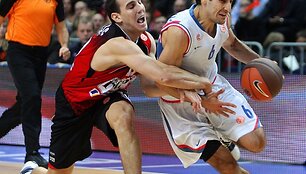 Pirmųjų &bdquo;Lietuvos ryto&ldquo; ir &bdquo;Cibona&ldquo; klubų rungtynių akimirka.