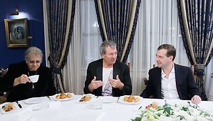 Dmitrijaus Medvedevo ir „Deep Purple“ susitikimo akimirka