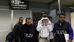 Oro bendrovės "Alitalia" lėktuvo įgulos nariai užkirto kelią mėginimui užgrobti lėktuvą