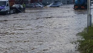 Apsemta Jonavos gatvė Kaune