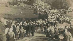 Procesija Žemaičių kalvarijoje atlaidų metu