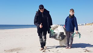 Buriuotojai pajūryje surinko daugiau nei 250 kg &scaron;iuk&scaron;lių