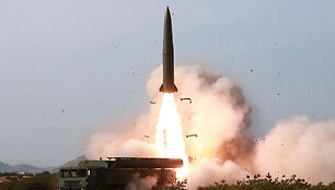 Bandymus stebėjo Kim Jong Unas